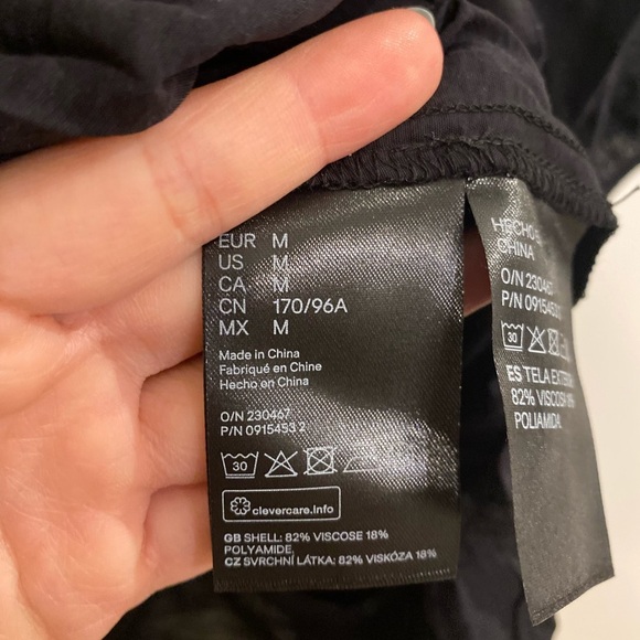 H&M Balloon-Sleeved Skater Black Dress Size Medium​ - Picture 5 of 6